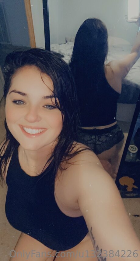 U132384226 art actress gallery