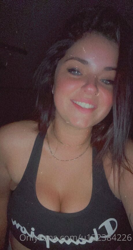 U132384226 model porn pic