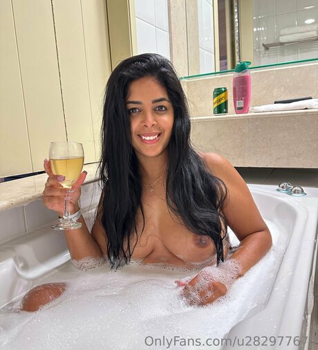 U282977670 adult model archive