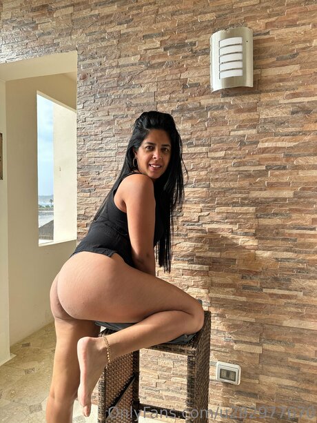 U282977670 hot star images