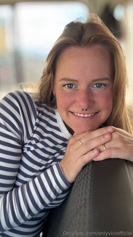 Onlyviviofficial xxx model img
