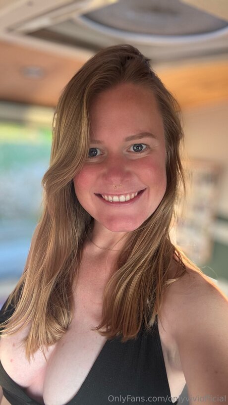 Onlyviviofficial model free galleries