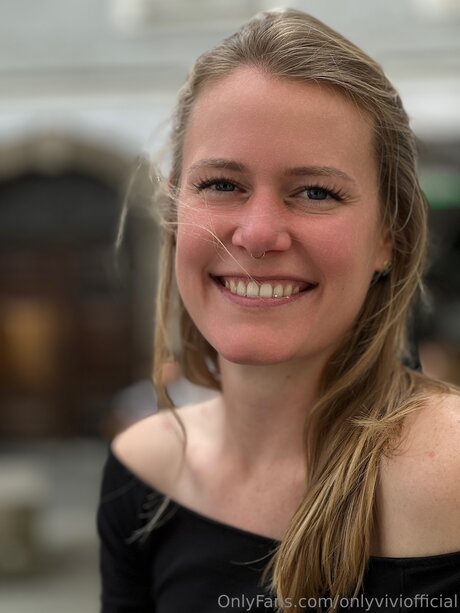 Onlyviviofficial model nice picture