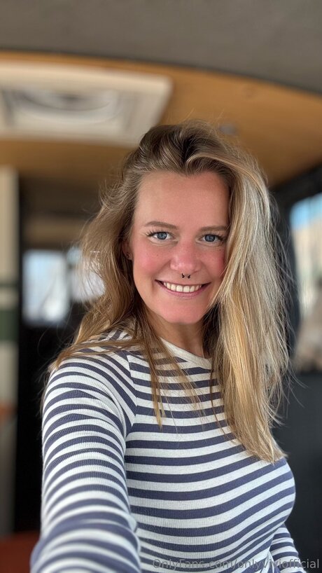 Onlyviviofficial star sexy picture