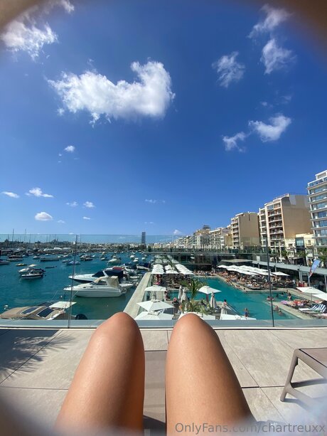 Chartreuxx free model picture