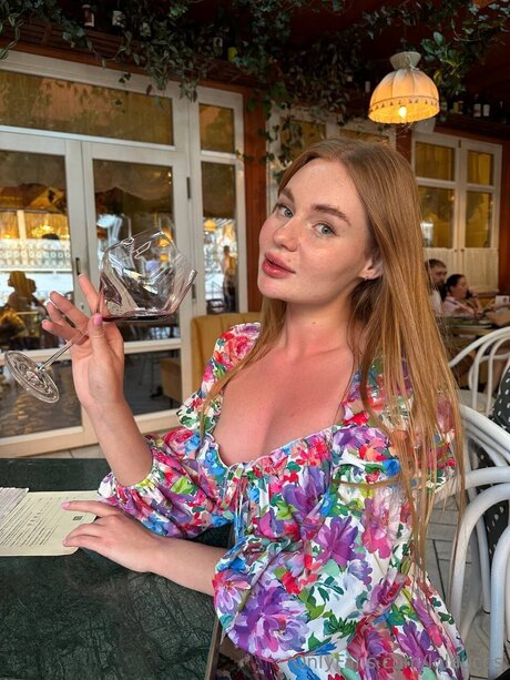 Lolaucos model adult img