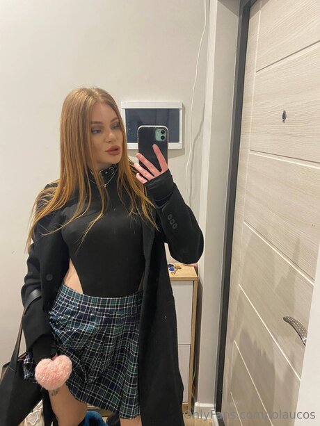 Lolaucos nudes star img