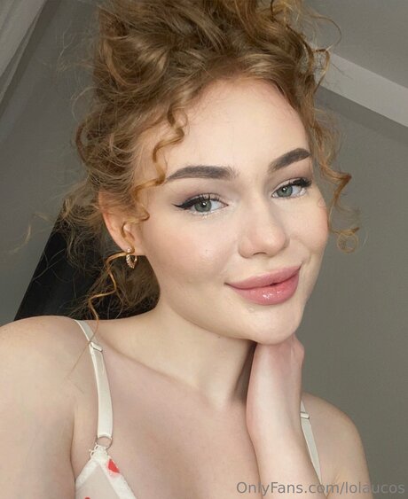 Lolaucos model xxx photos