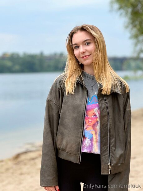 Arniluck star naked img