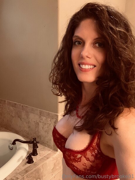 Bustybrooke01 naked actress pic