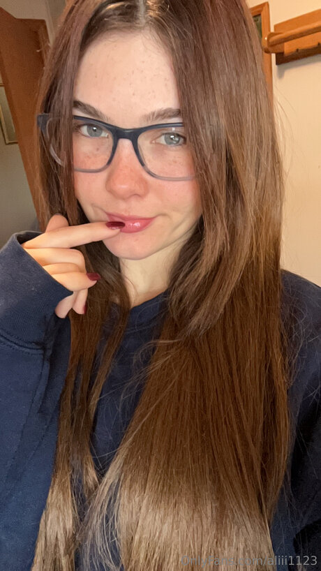 Aliii1123 model pornographic archive