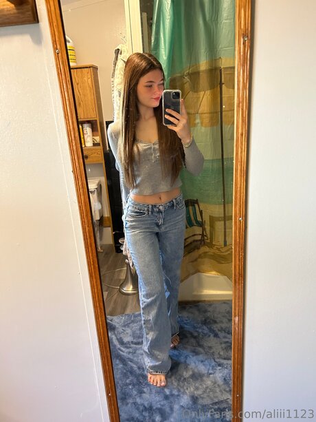 Aliii1123 nudes model pic