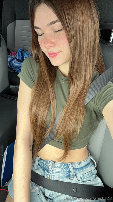 Aliii1123 pornstar hot photos