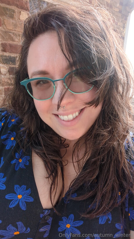 Autumn Winters star sexy photo