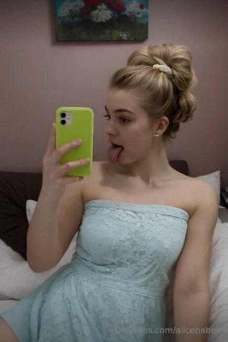 Alicebabee pornstar picture