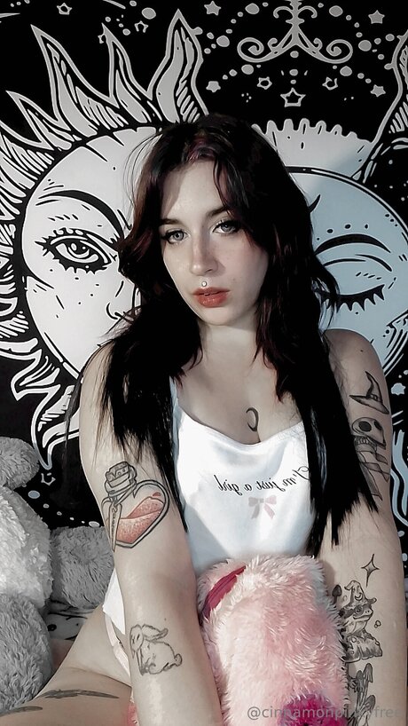Cinnamonpinkyfree model sexy image