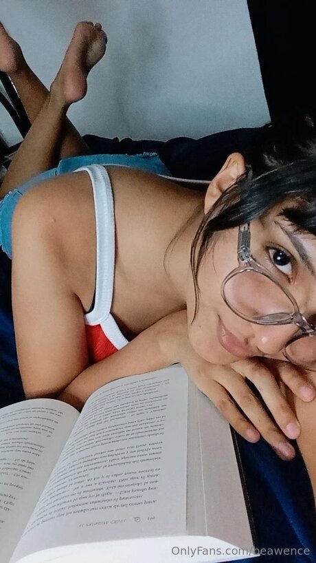 Beawence sexy actress img