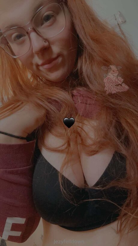 Jezyfelldown erotic star img