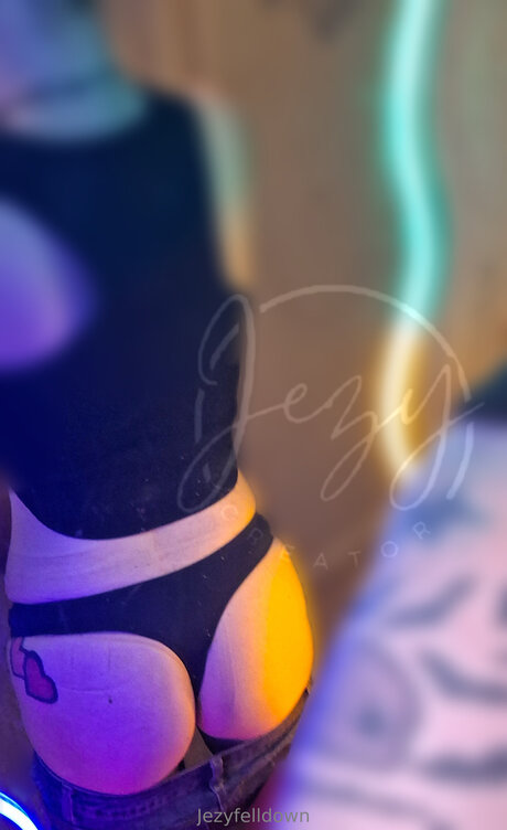 Jezyfelldown star naked photos