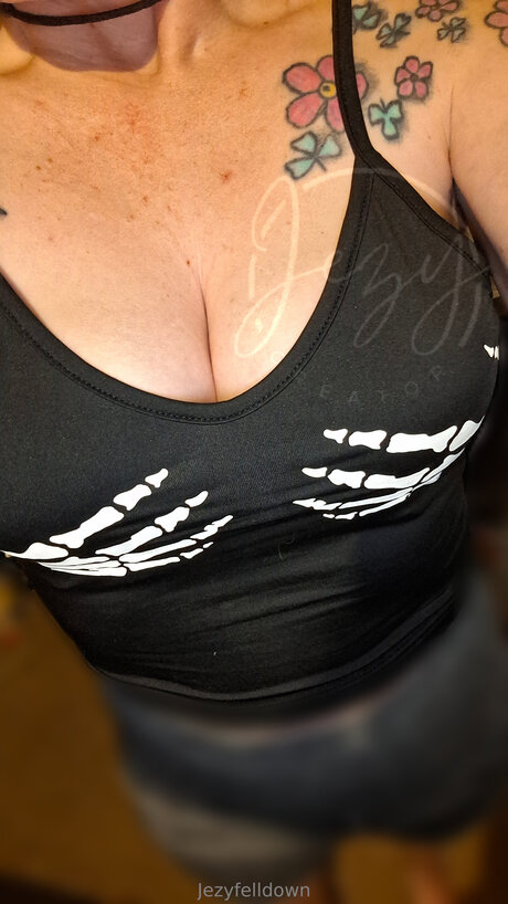 Jezyfelldown star picture