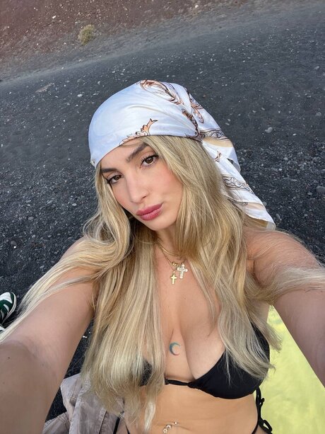 Itssschloeee model perfect gallery