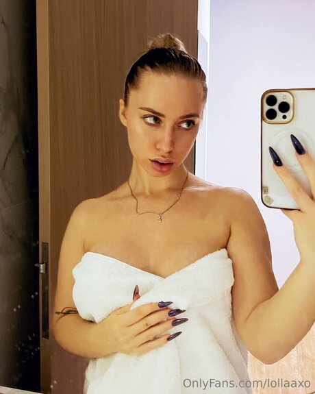 Itslolapap nude model images