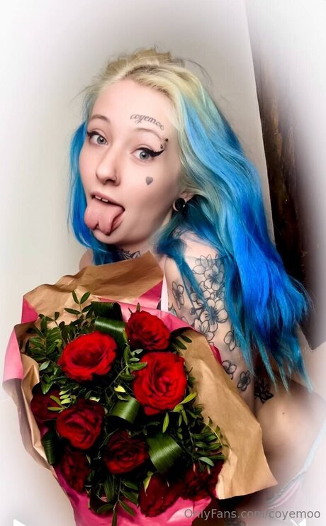 Coyemoo pornstar exclusive image