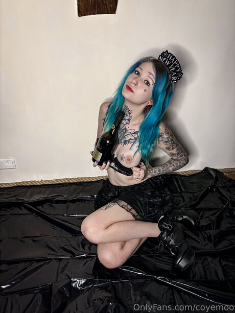 Coyemoo model nude pics