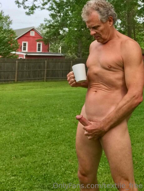 chicks with dicks onlyfans free img