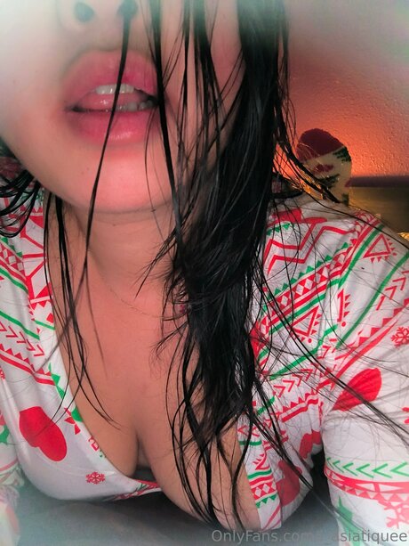 L Asiatiquee sex model img