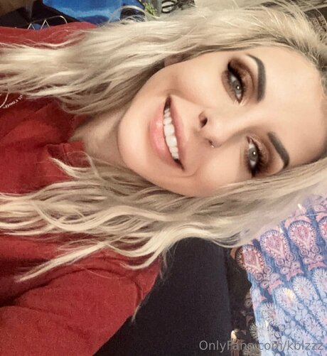 Kblzzz nude model image