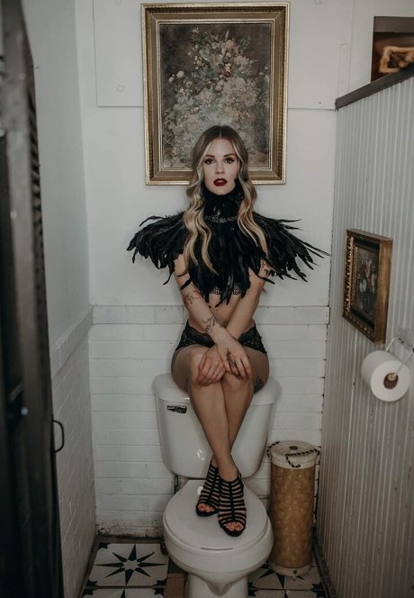 Piper CJ naked star photo