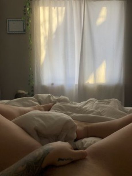 vieraralyn model naked img