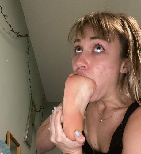 Piperscutefeet pornstar hot photo