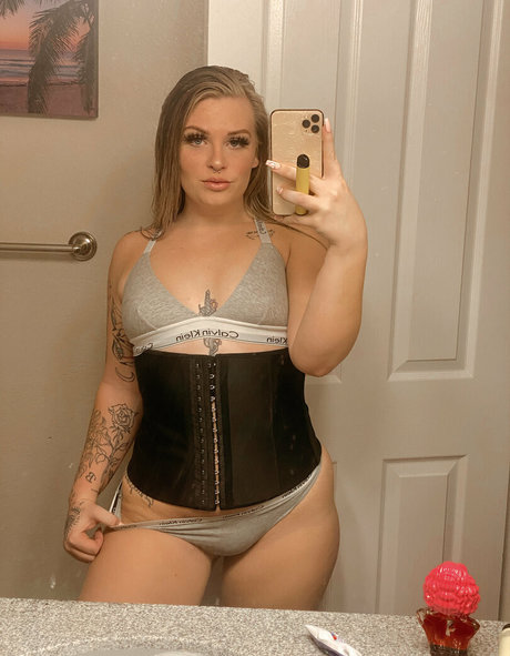 cakedupbrat nude pornstar photos