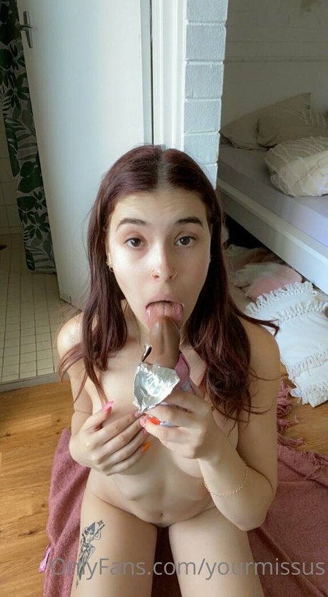 yourmissus model adult image