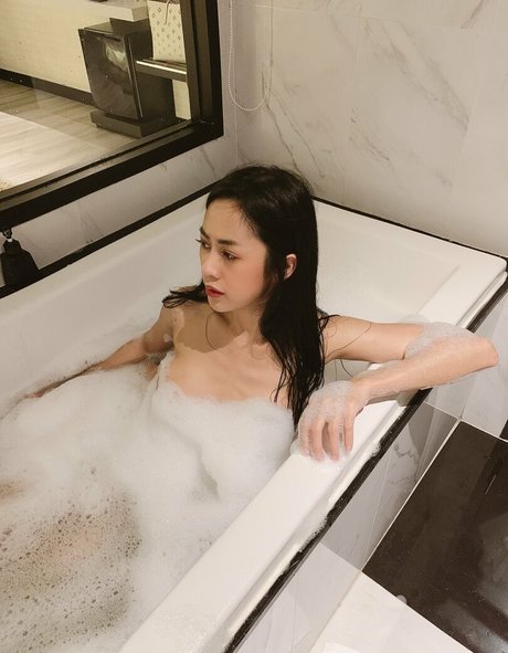 PrettyLiu exclusive actress image