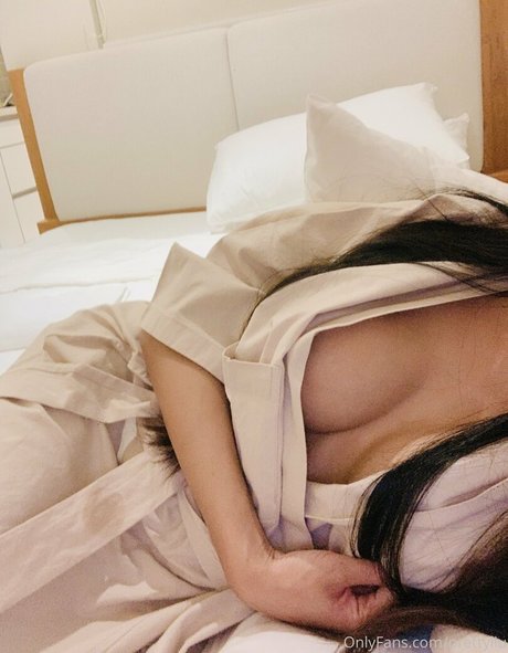 PrettyLiu exclusive pornstar pic