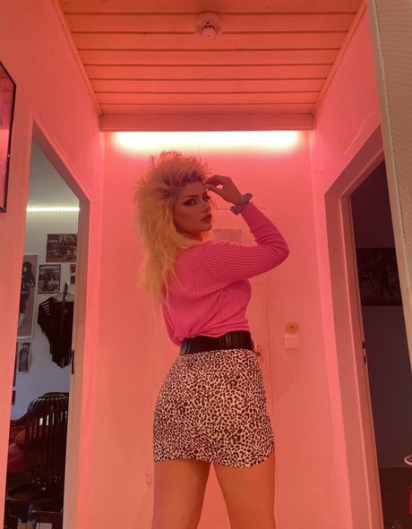 heavymetalmaniak star hot pictures