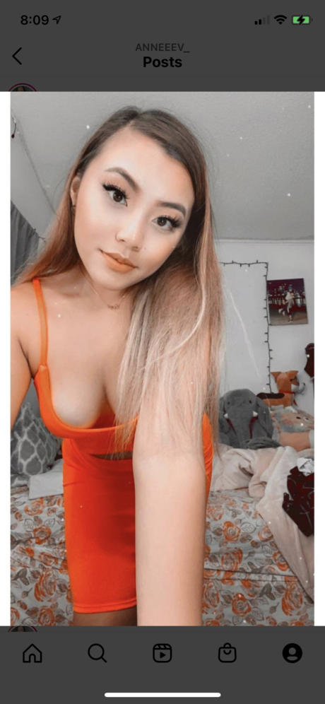 AnneV model hot pics