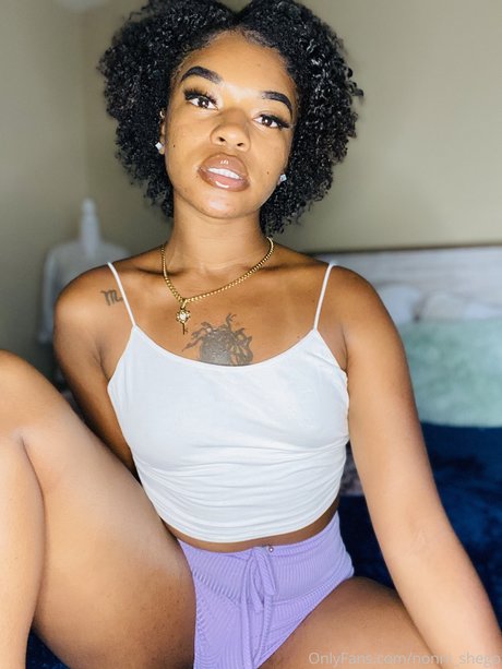 She go beautiful model archive