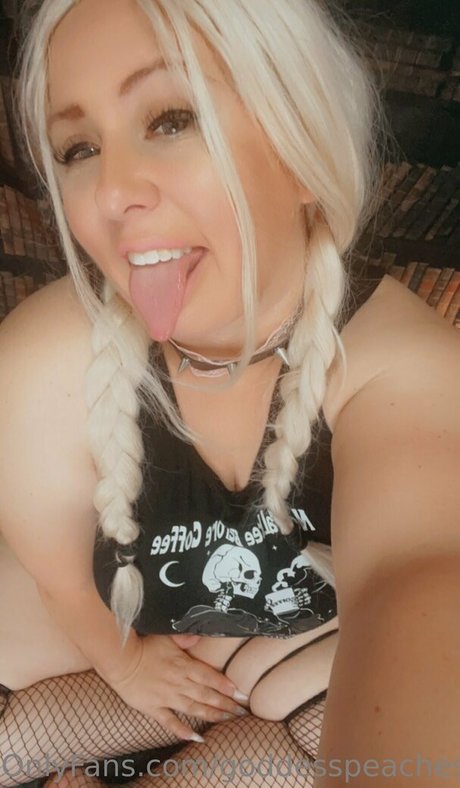 Goddess Peaches nude pornstar photo