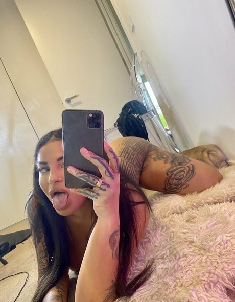 BIG BOOTY LATINA erotic model pics