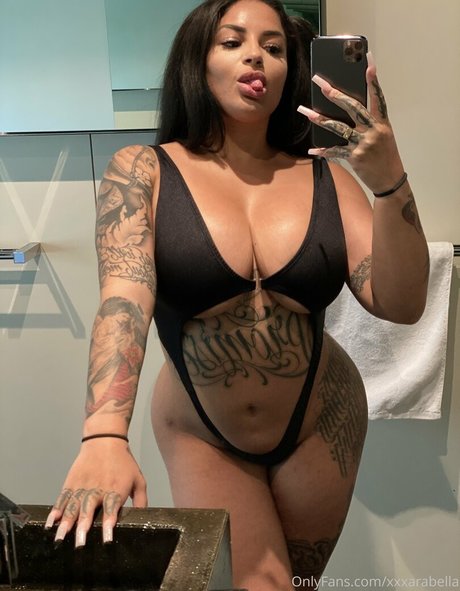 BIG BOOTY LATINA model xxx gallery