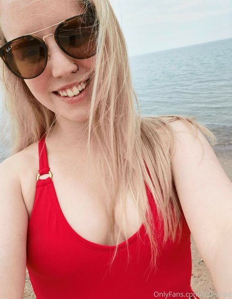 Blueellad pornstar photo