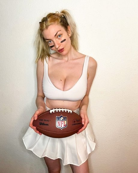 mararen model hot photo