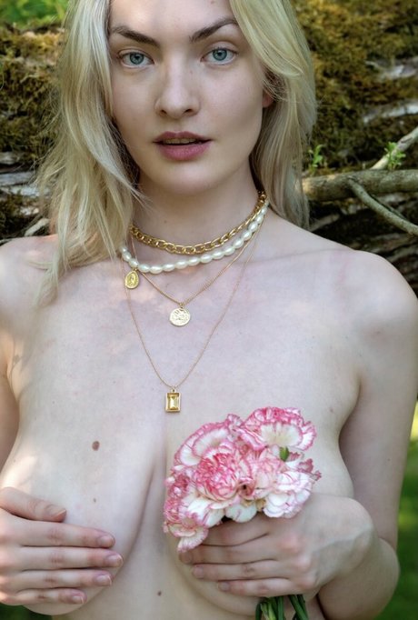 mararen high quality model photo