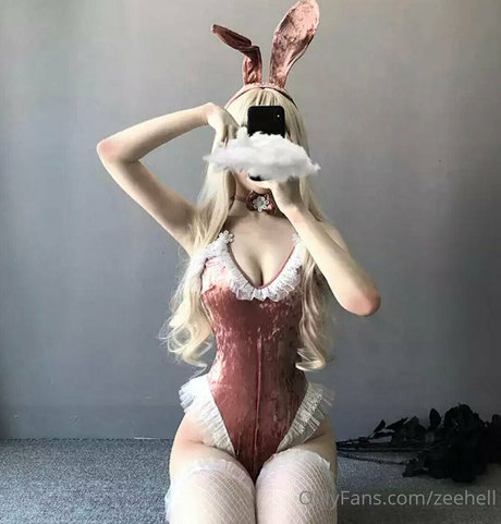 ZeeHell model sexy pics