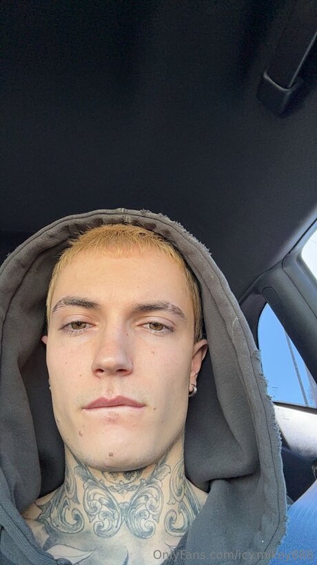 Icy Mikey888 porn actress photos