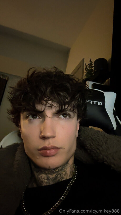 Icy Mikey888 erotic star img
